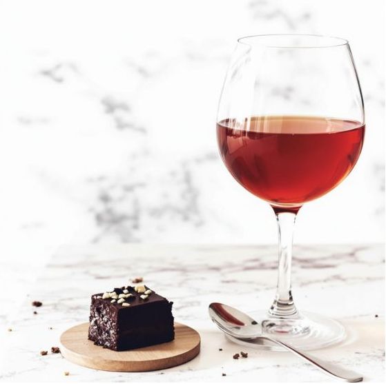 sklenice višeň čoko min